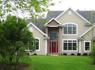 4249 W Solvang Ln, Mequon, WI 53092