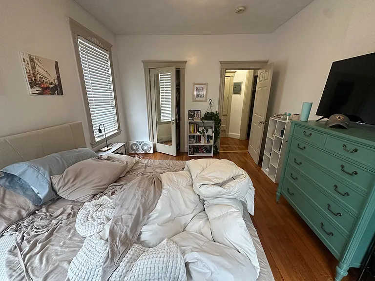 134 Sutherland Rd — Photo 8