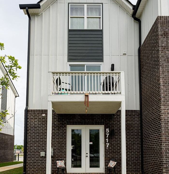 1st image of 5717 Sofias Cir