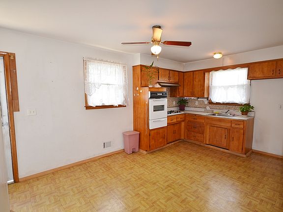 3rd image of 151 Arlington Pl