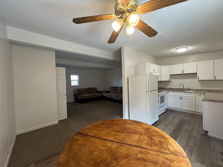 layout the living/dining/kitchen