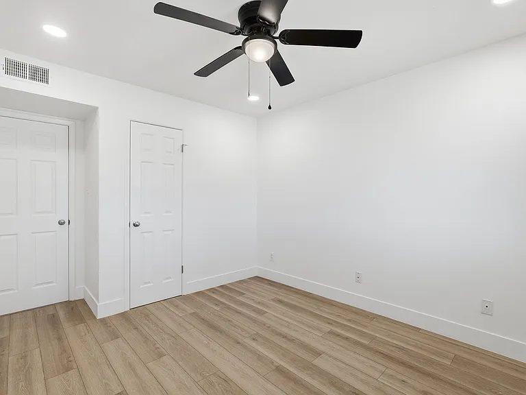 209 E Cairo Dr — Photo 15