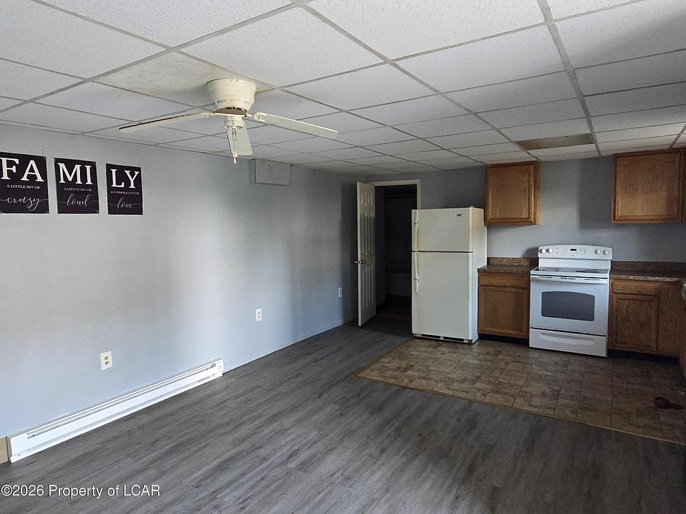 2nd image of 143 Orchard St #143