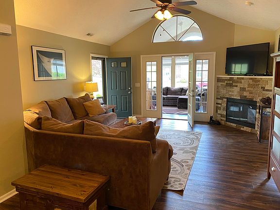4th image of 5407 Meadowood Ln
