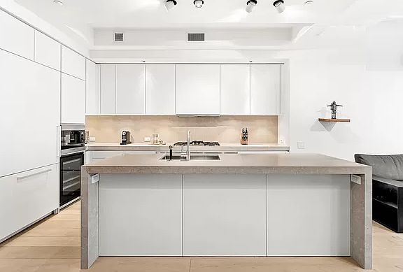 4th image of 404 Park Ave S APT 6D