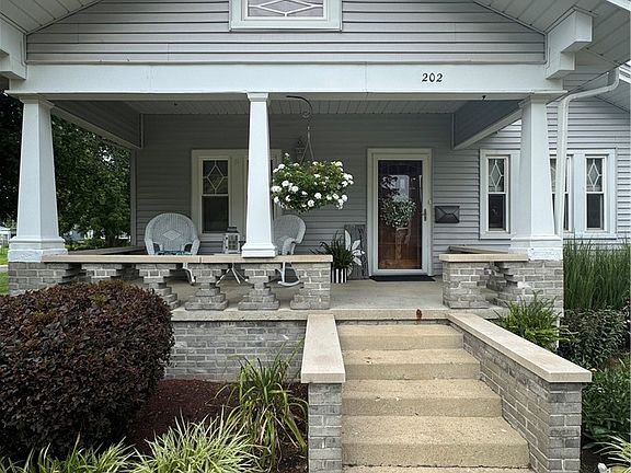 2nd image of 202 E Washington Ave