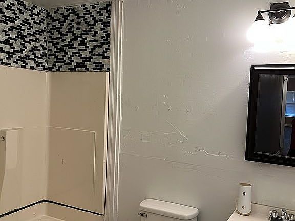 2nd image of 905 A St