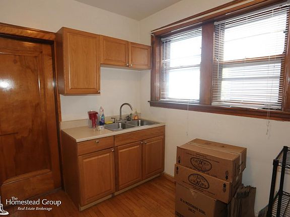 2nd image of 2336 W Grace St #1STFLOOR