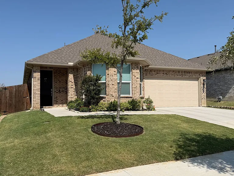 2104 Blackcap St — Photo 10