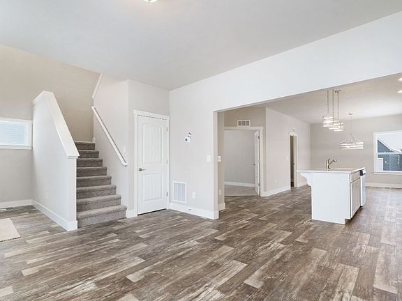 3rd image of 10494 Sunbranch Dr