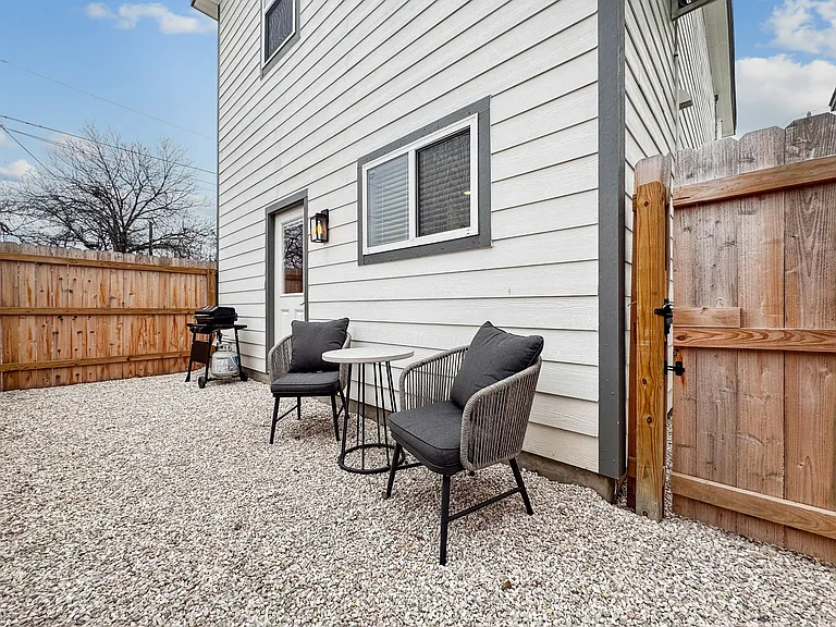 1023 S Gevers St — Photo 16
