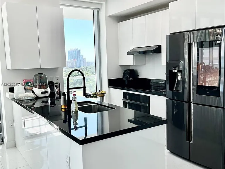 79 SW 12th St #1806 — Photo 4