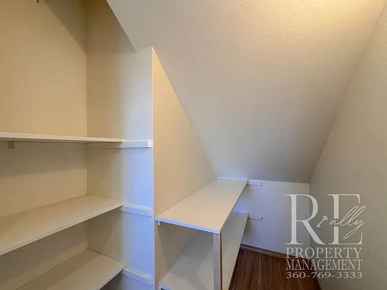 7250 Valley Wood Pl NE — Photo 11