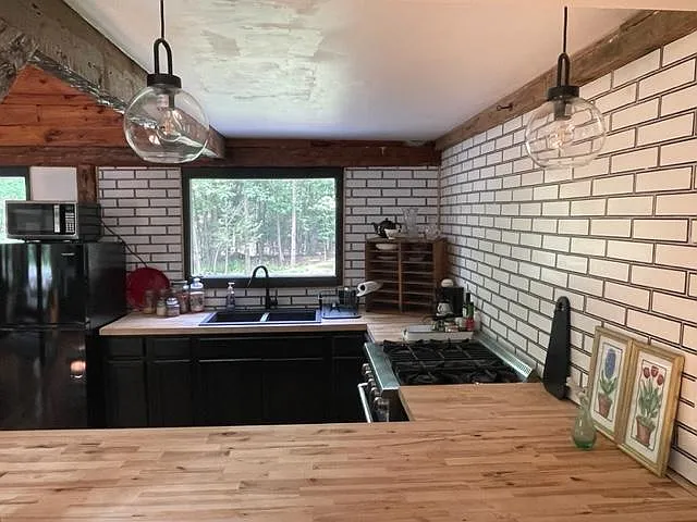 3 bed, 1100 sqft, $3,200 — Photo 3