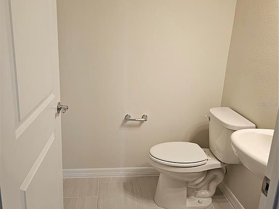 4th image of 16294 Merry Aly