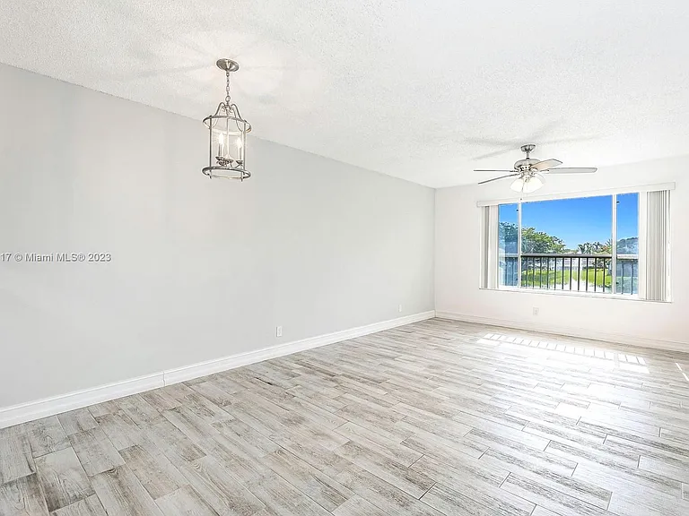 911 Twin Lakes Dr #3-N — Photo 21