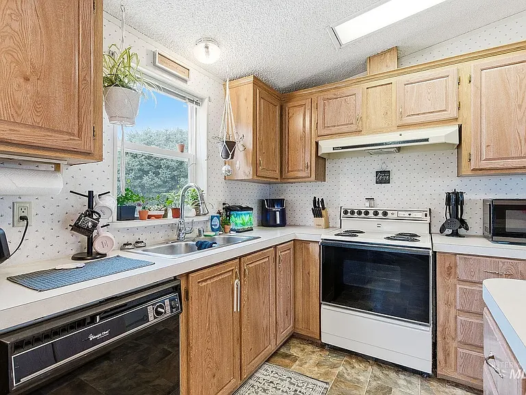 28650 Old Highway 30 — Photo 4