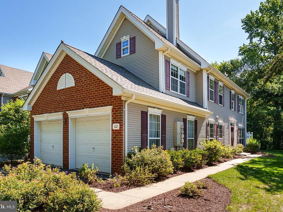 1st image of 102 Treymore Ct