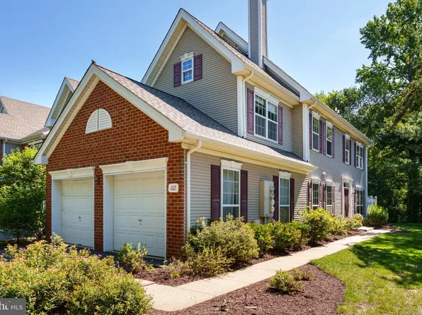 102 Treymore Ct, Pennington, NJ 08534