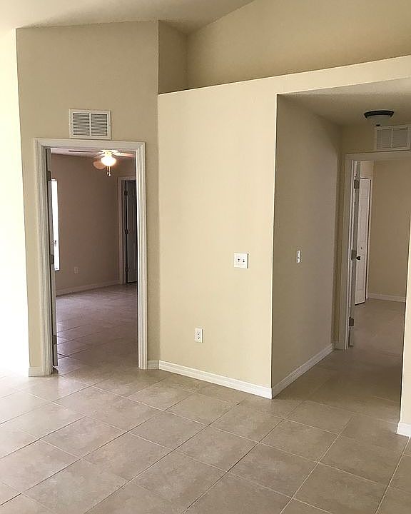 1st image of 529 SE 6th Pl