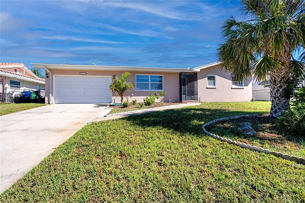 3 bed, 2.0 bath, 1389 sqft, $2,700 — Photo 1