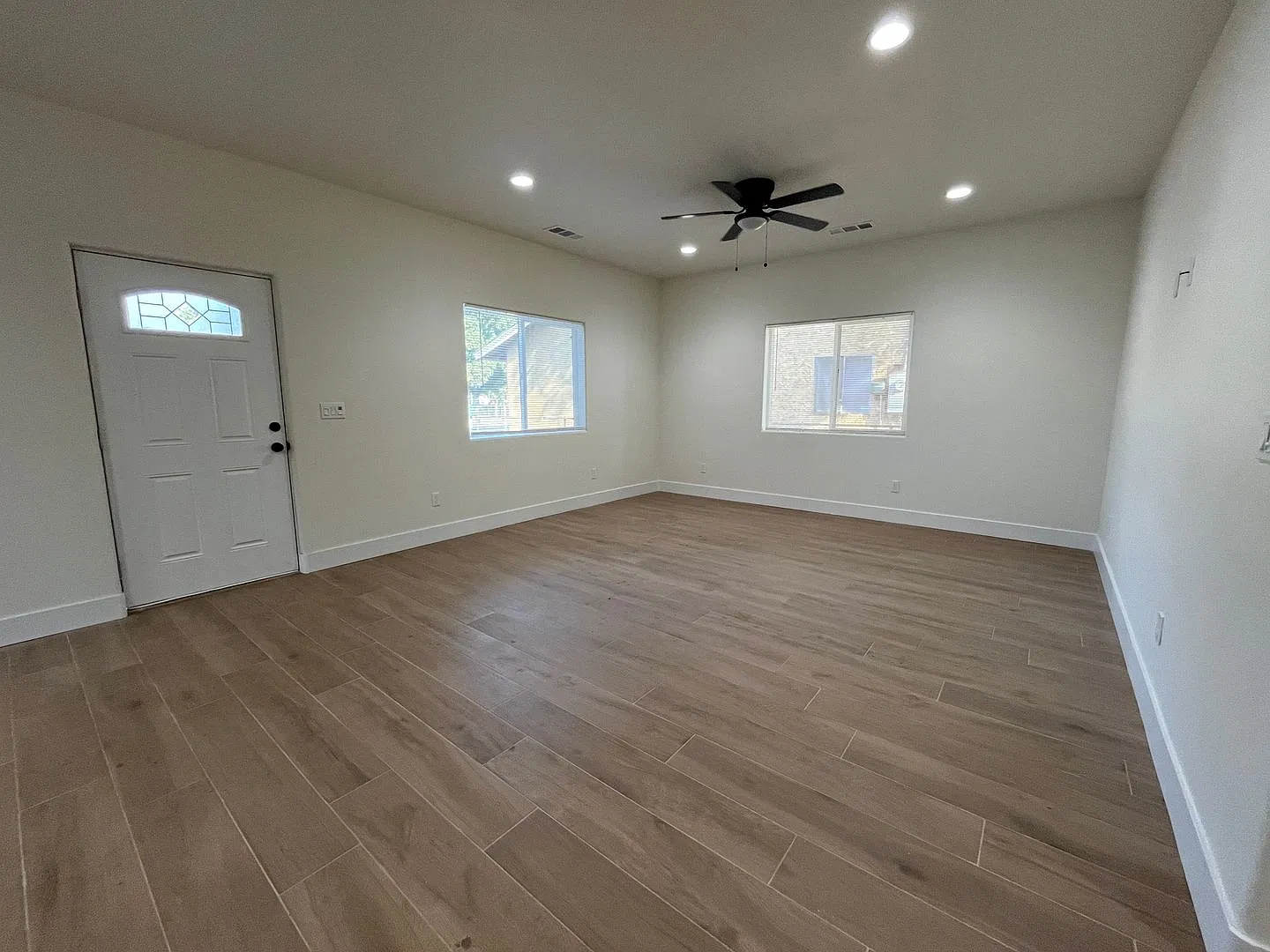 Beautiful Lindsay Home Available Now! — Photo 2