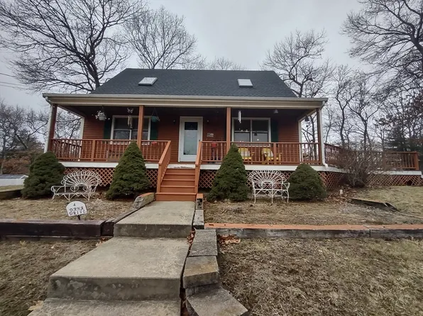 4 Dana Dr, Groveland, MA 01834
