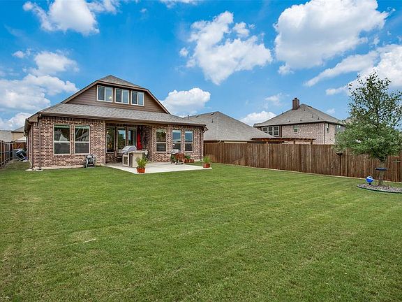 2nd image of 821 Summer Ln