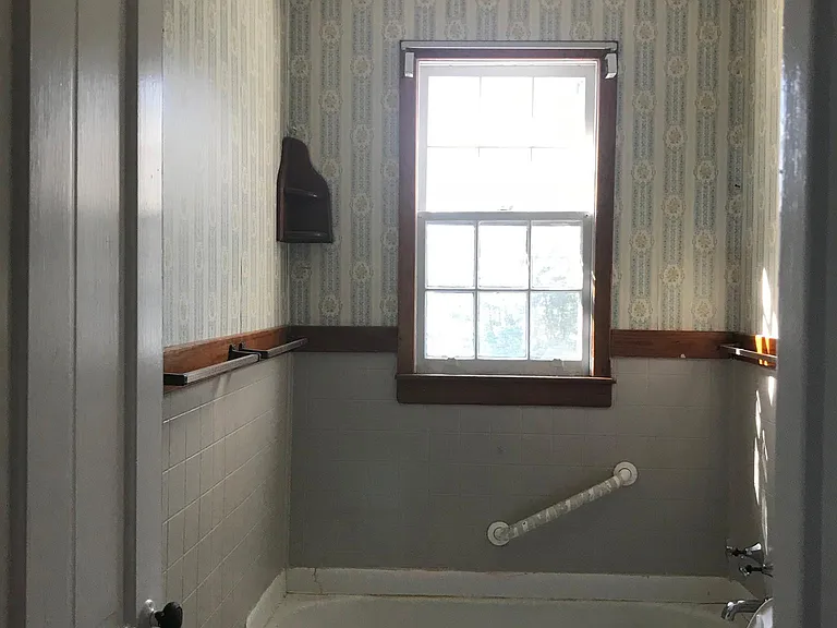 249 Meadowdale Dr — Photo 4