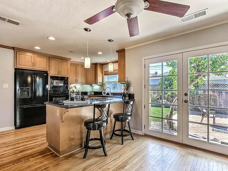 1359 Keoncrest Ave — Photo 7