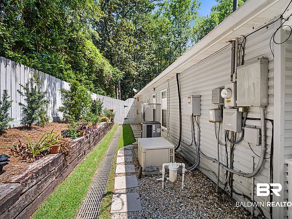 3rd image of 111 Lakeview Loop