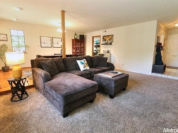 3rd image of 6460 Driftwood St