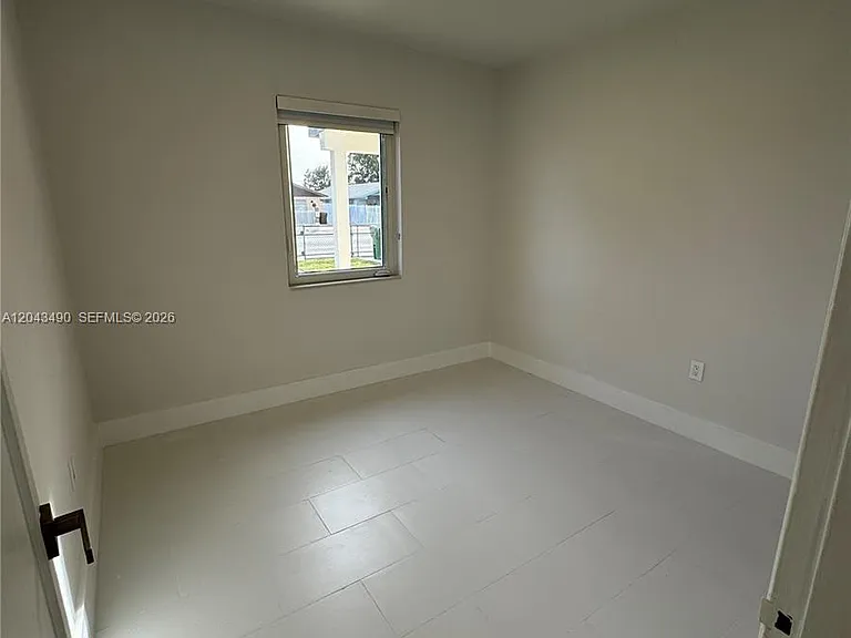 951 E 32nd St — Photo 15