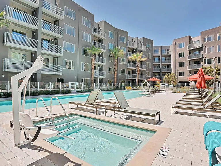 Aya Apartments — Photo 17