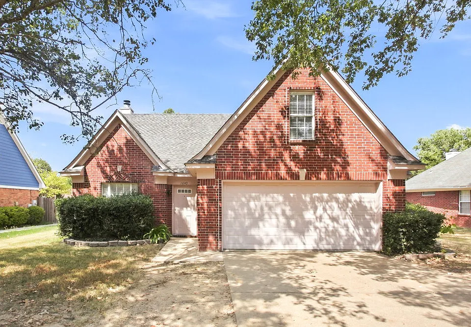 1640 Saddle Ln