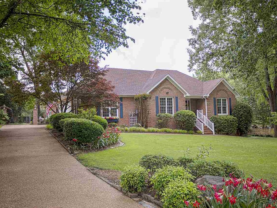 1st image of 100 McIntosh Dr