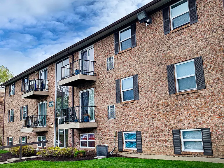 Crown Crossing Apartments — Photo 4
