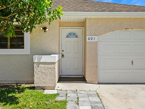 2nd image of 601 SW Ester Avenue