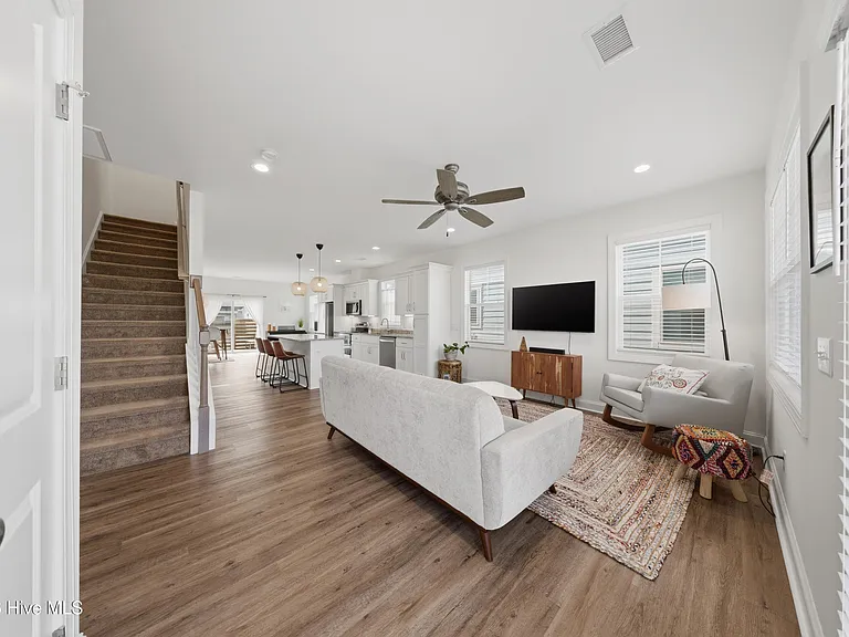 4744 Siddons Dr — Photo 6