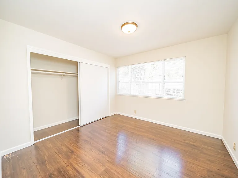 9309 Bancroft Ave — Photo 9