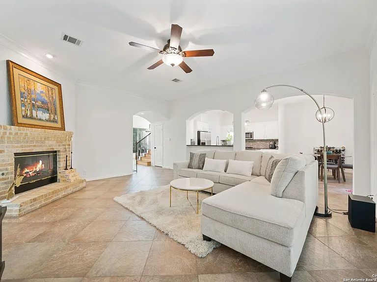 614 Cypress Trl — Photo 5