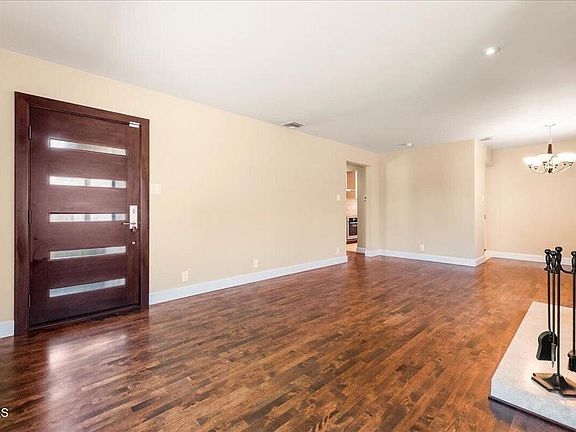 3rd image of 9608 Orizaba Ave