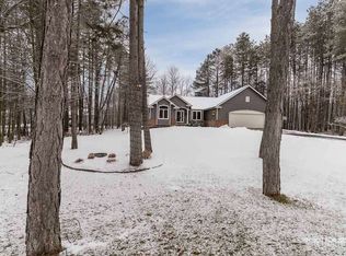 1211 Grosvenor Dr, Greenville, MI 48838