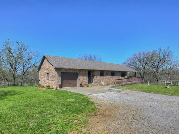 286 S 160th St, Girard, KS 66743