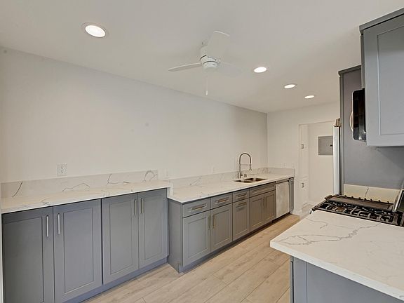 5th image of 1425 E Ocean Blvd APT 7