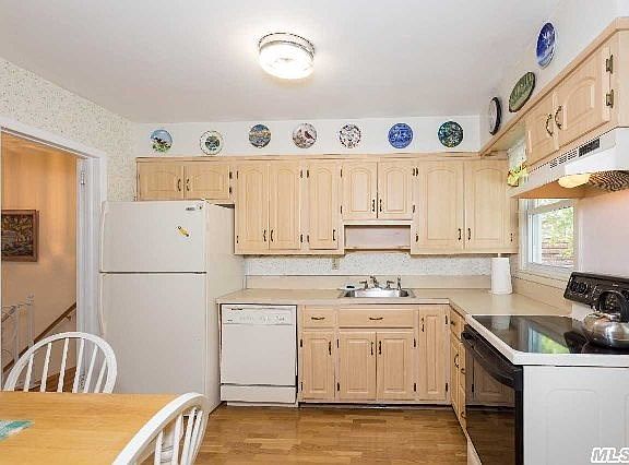 4th image of 48 Oakwood St