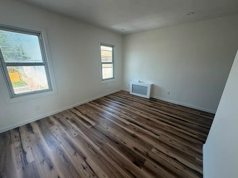 83 Hemlock St — Photo 11