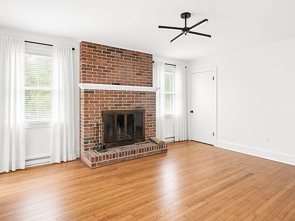 3rd image of 1002 Laurel St