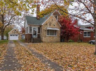 7 East Dr, Decatur, IL 62526