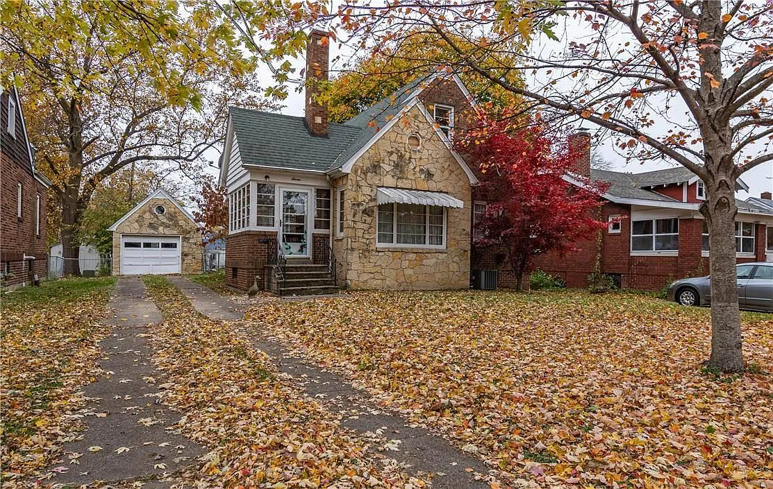 7 East Dr photo 1